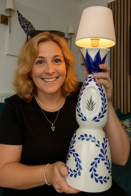 Customer using the wireless bottle lamp